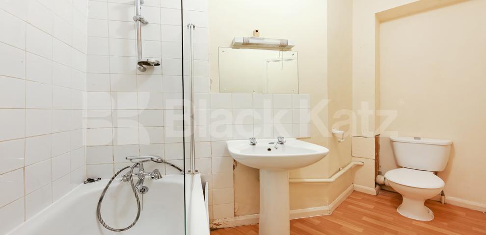 			LET , 4 Bedroom, 1 bath, 1 reception Apartment			 Merton Road, East Putney/Wandsworth Town